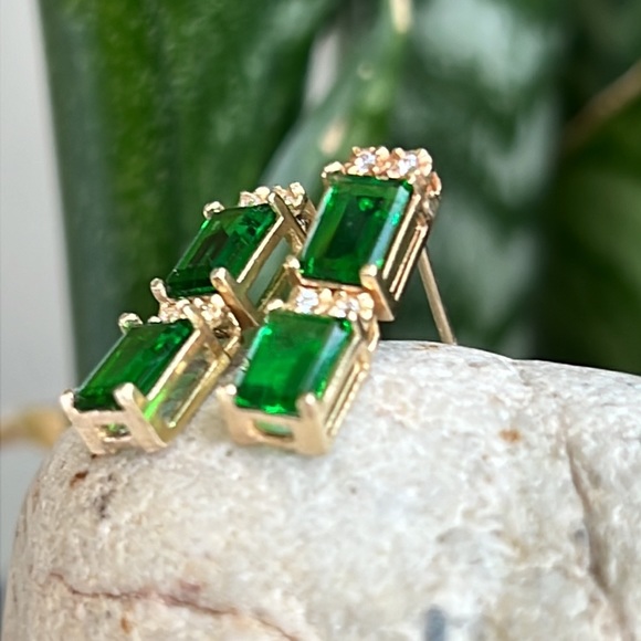 Diamond 14k and synthetic emerald earrings - Picture 3 of 5